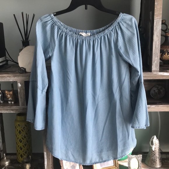 ⭐️Off-the-Shoulder Bell Sleeve Top - Picture 1 of 3
